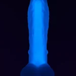Prozirni dildo koji u mraku svijetli plavo svijetlo